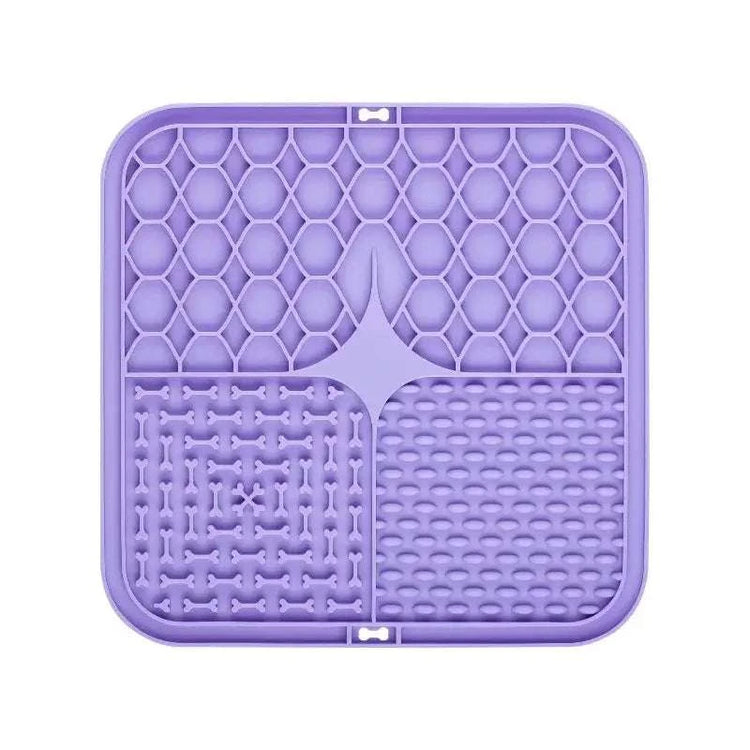 Tapis de léchage silicone pour chien avec ventouse, favorisant alimentation lente et bain apaisant.